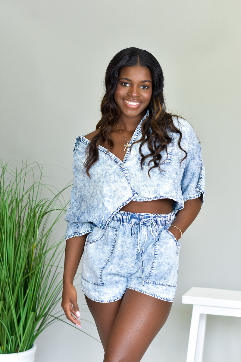 two piece casual acid wash denim set with crop top and shorts